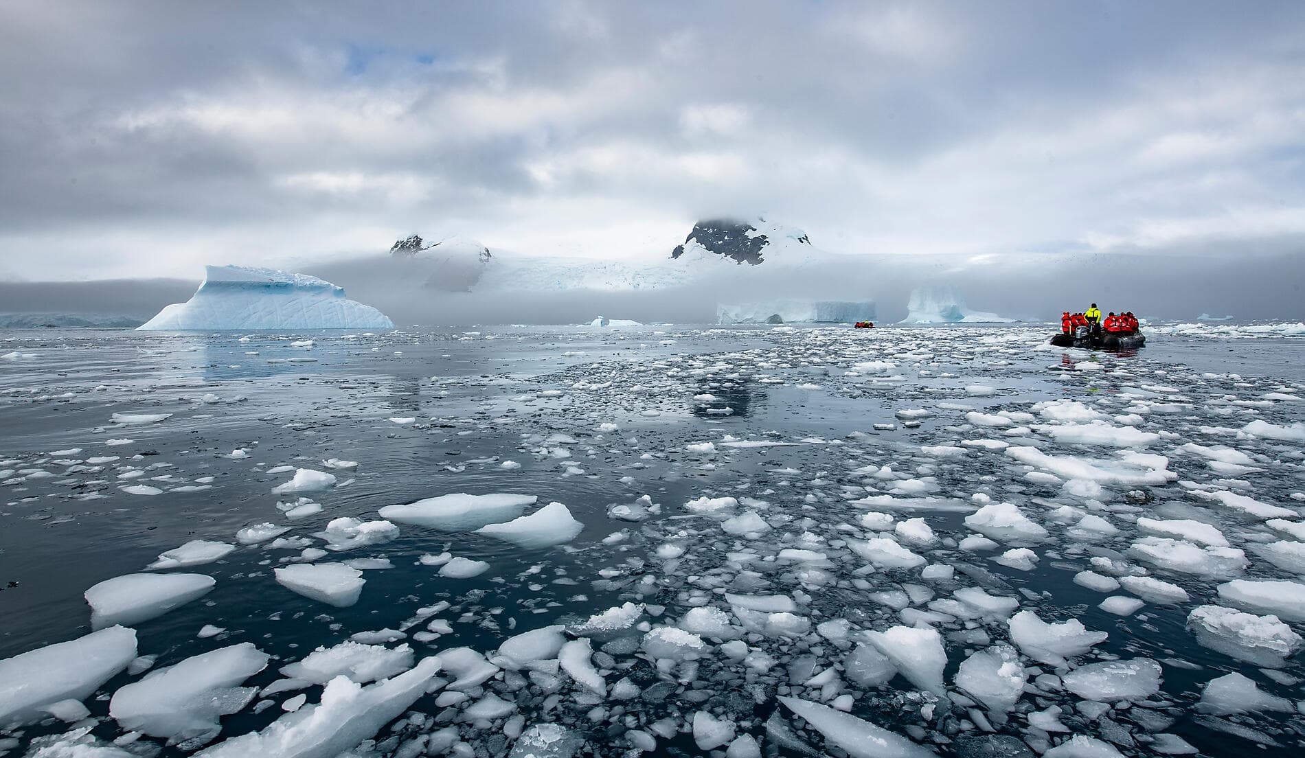 Côte est inexplorée de l'Antarctique et terres australes françaises